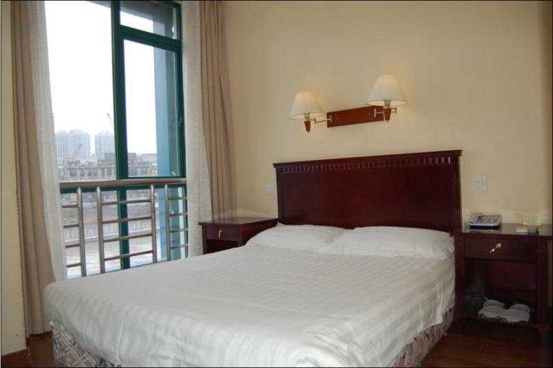 Lakeside Holiday Inn Шанхай Екстериор снимка