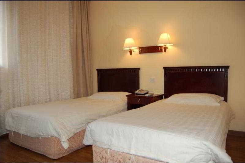 Lakeside Holiday Inn Шанхай Екстериор снимка