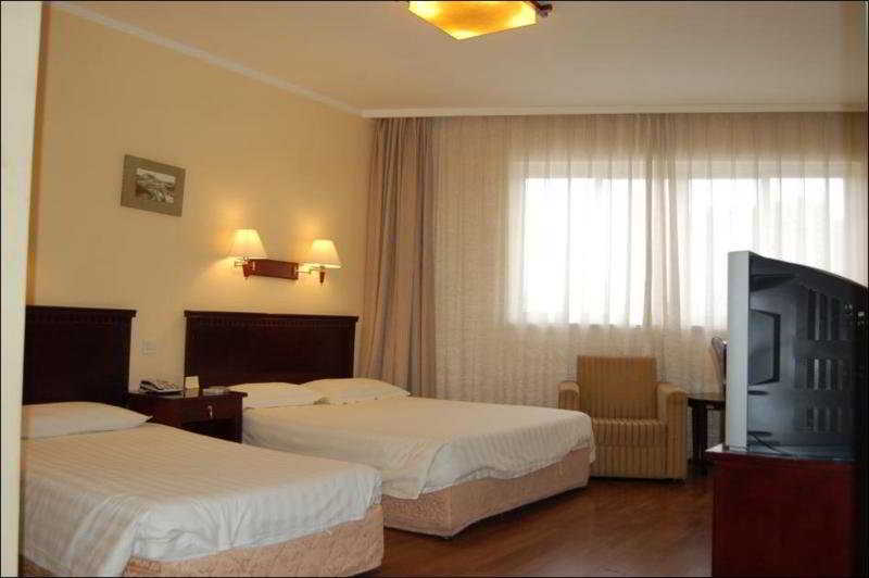 Lakeside Holiday Inn Шанхай Екстериор снимка