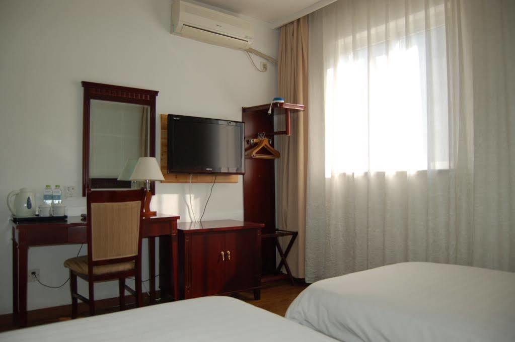 Lakeside Holiday Inn Шанхай Екстериор снимка