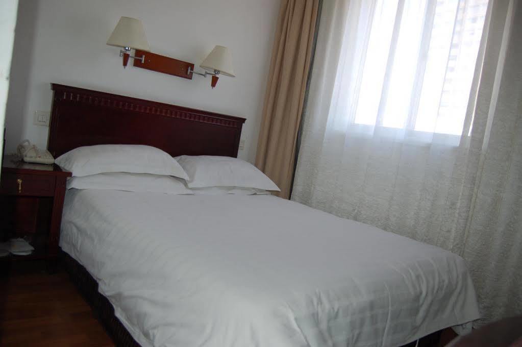 Lakeside Holiday Inn Шанхай Екстериор снимка