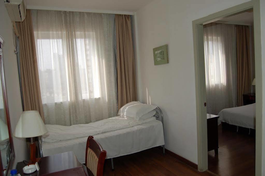 Lakeside Holiday Inn Шанхай Екстериор снимка