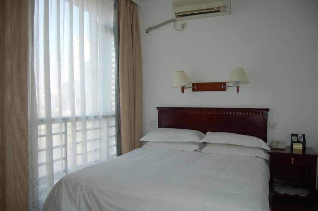 Lakeside Holiday Inn Шанхай Екстериор снимка