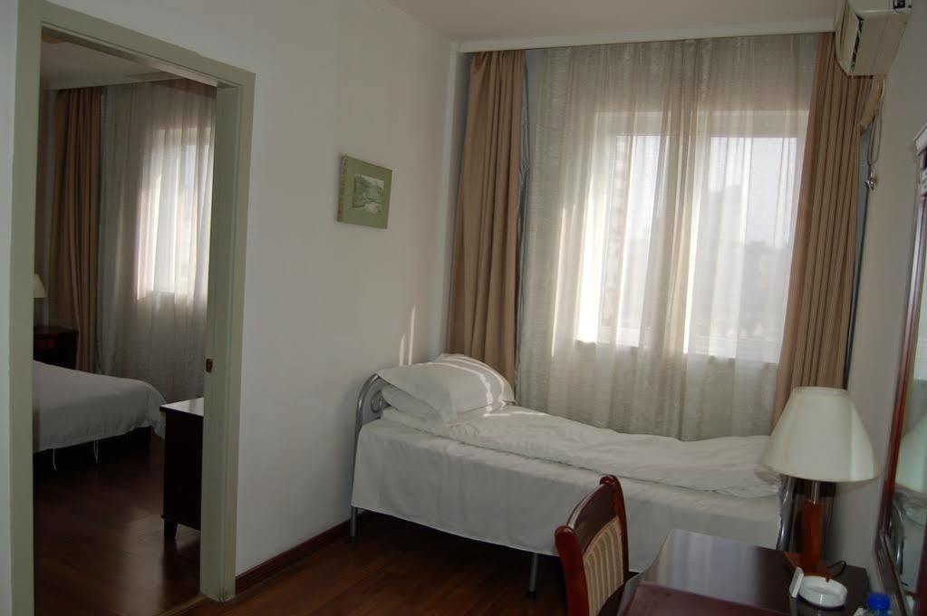 Lakeside Holiday Inn Шанхай Екстериор снимка